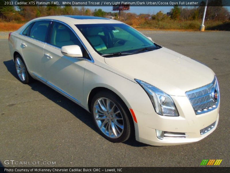 Front 3/4 View of 2013 XTS Platinum FWD