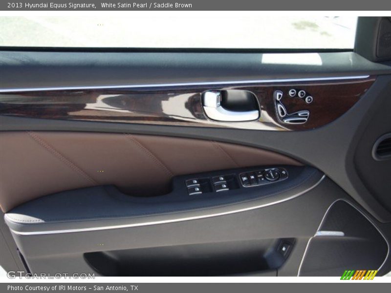 Door Panel of 2013 Equus Signature