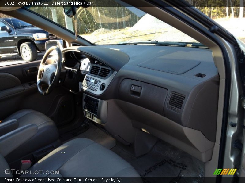 Desert Sand Mica / Oak 2002 Toyota Sienna XLE