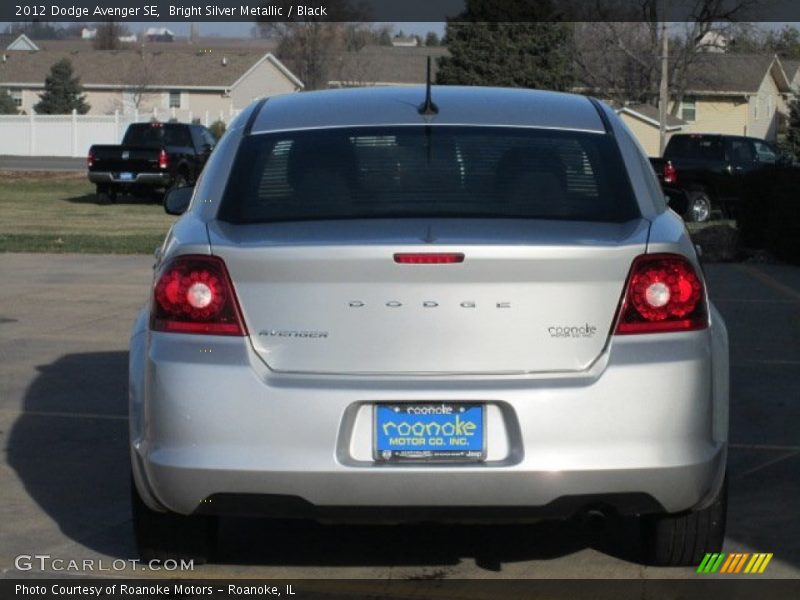 Bright Silver Metallic / Black 2012 Dodge Avenger SE