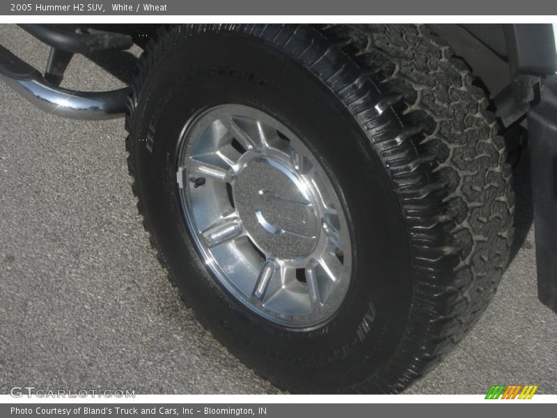 White / Wheat 2005 Hummer H2 SUV