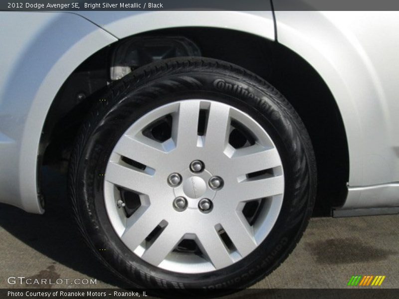 Bright Silver Metallic / Black 2012 Dodge Avenger SE