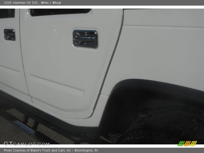 White / Wheat 2005 Hummer H2 SUV