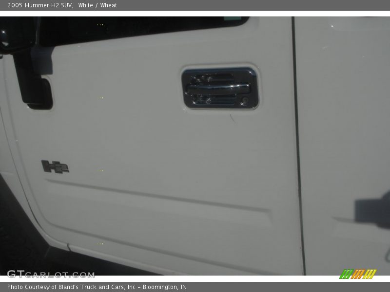White / Wheat 2005 Hummer H2 SUV