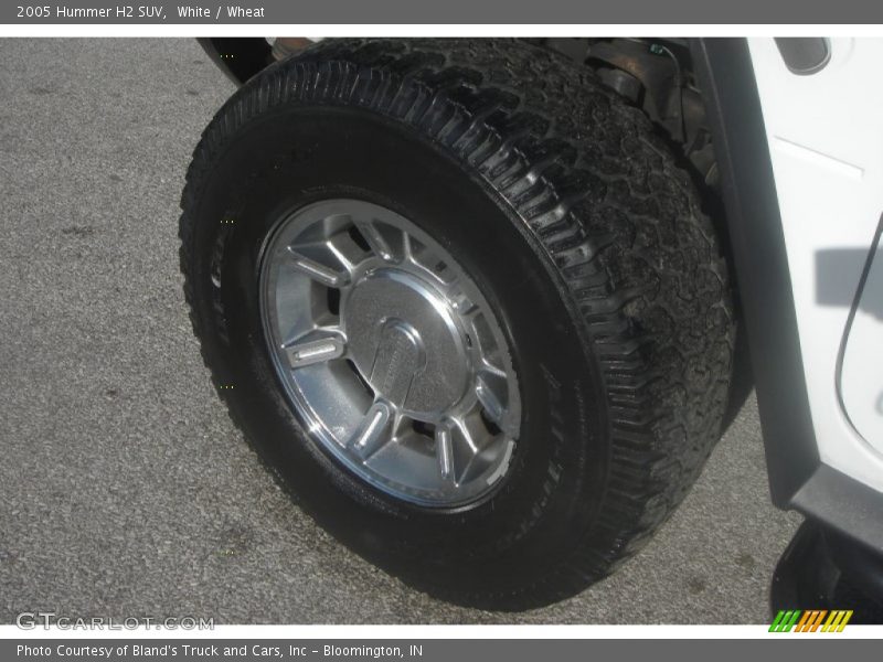 White / Wheat 2005 Hummer H2 SUV
