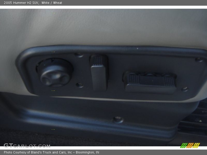 White / Wheat 2005 Hummer H2 SUV