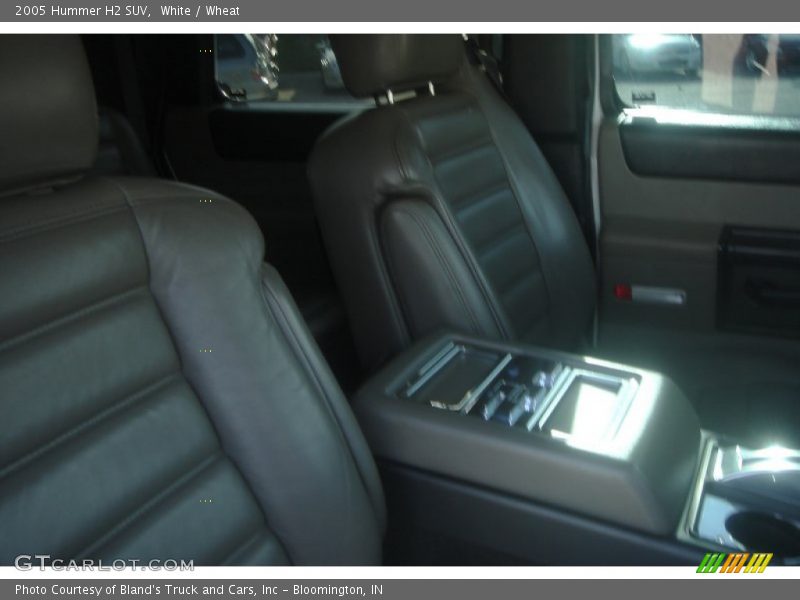 White / Wheat 2005 Hummer H2 SUV