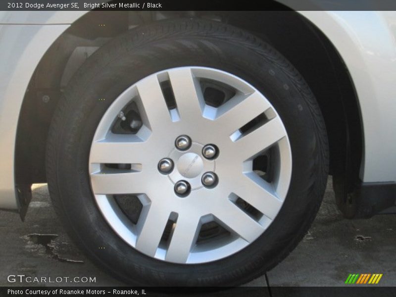 Bright Silver Metallic / Black 2012 Dodge Avenger SE