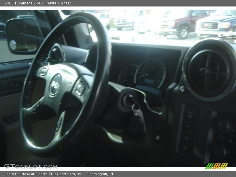 White / Wheat 2005 Hummer H2 SUV