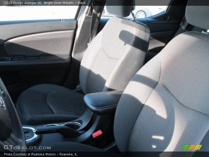 Bright Silver Metallic / Black 2012 Dodge Avenger SE