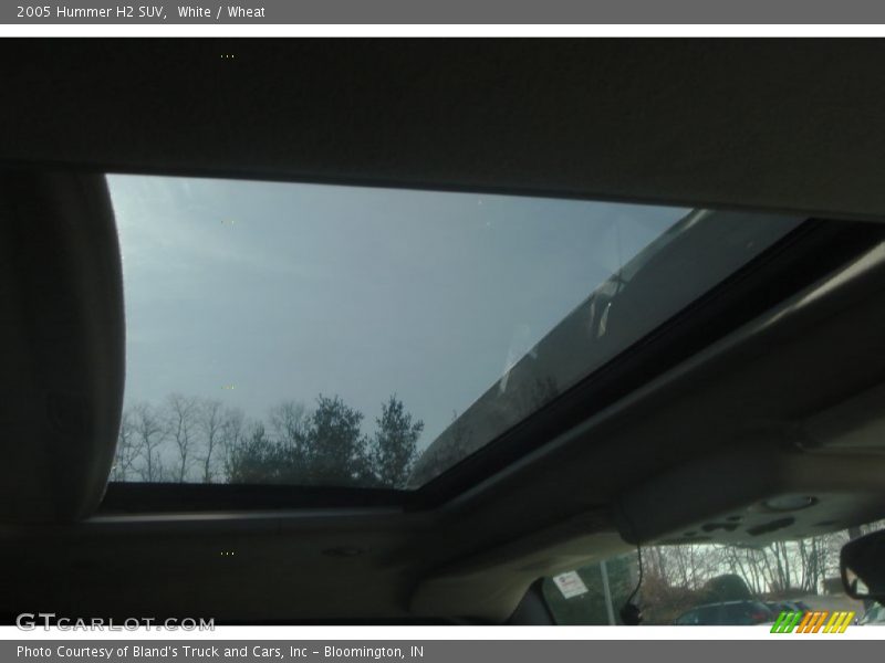 White / Wheat 2005 Hummer H2 SUV