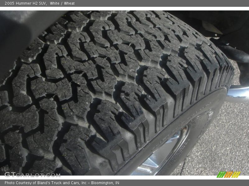 White / Wheat 2005 Hummer H2 SUV