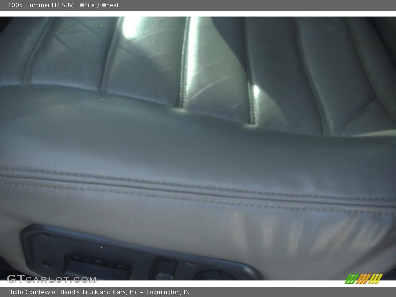 White / Wheat 2005 Hummer H2 SUV
