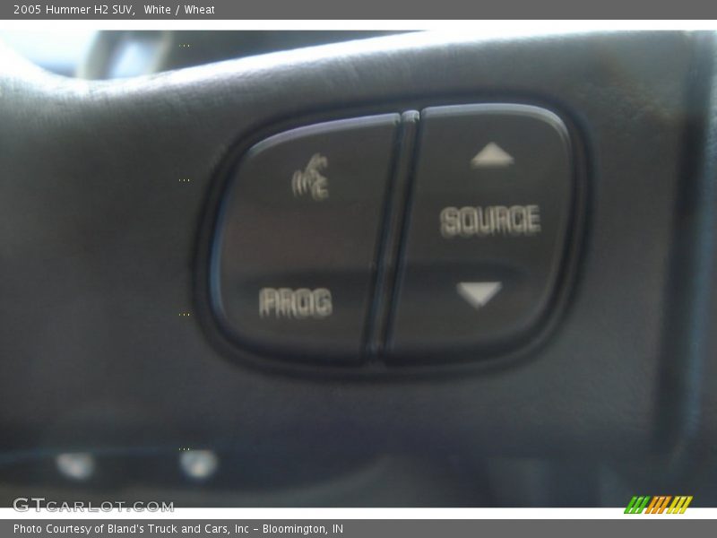 White / Wheat 2005 Hummer H2 SUV
