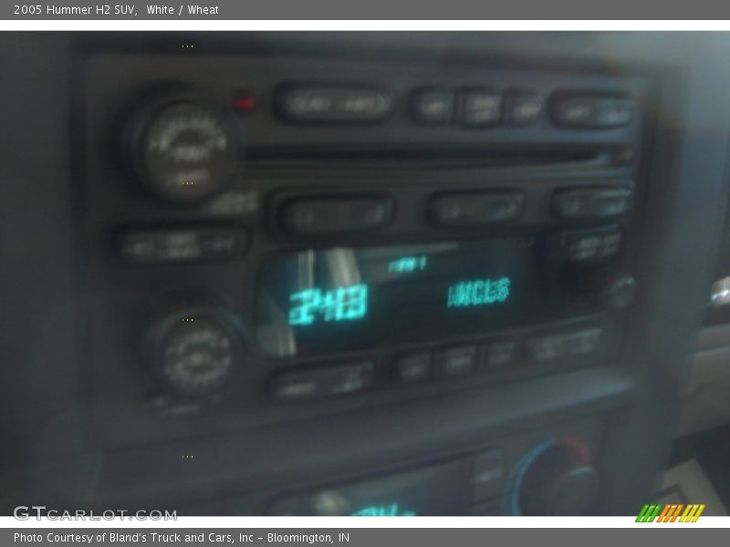 White / Wheat 2005 Hummer H2 SUV