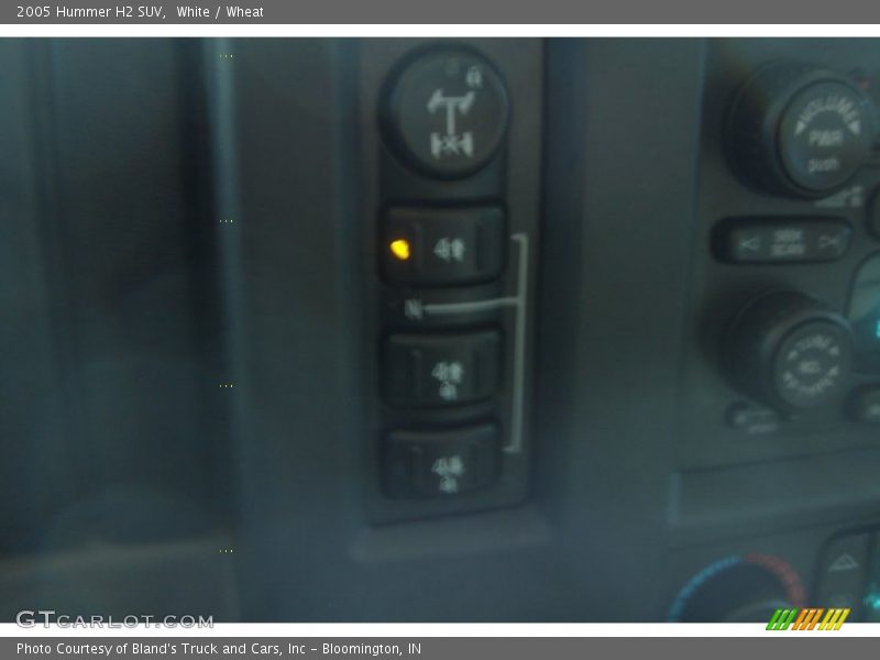 White / Wheat 2005 Hummer H2 SUV