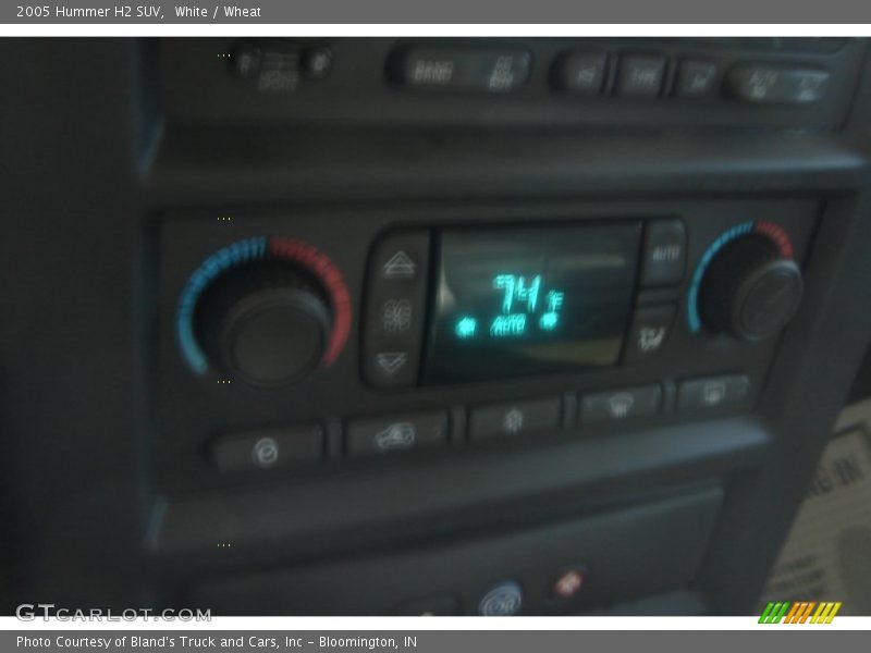 White / Wheat 2005 Hummer H2 SUV