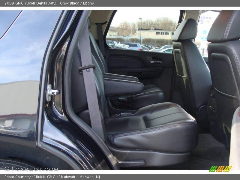 Onyx Black / Ebony 2009 GMC Yukon Denali AWD