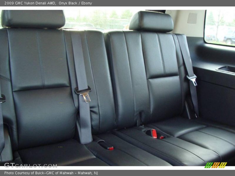 Onyx Black / Ebony 2009 GMC Yukon Denali AWD