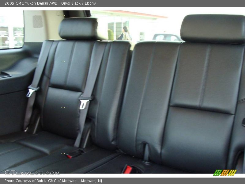 Onyx Black / Ebony 2009 GMC Yukon Denali AWD