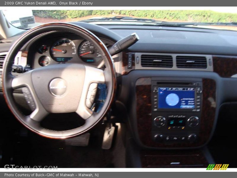 Onyx Black / Ebony 2009 GMC Yukon Denali AWD