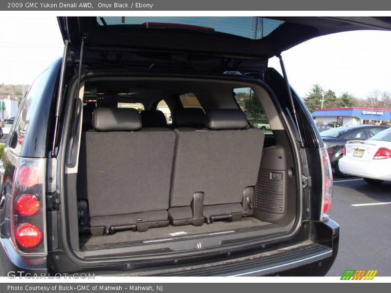 Onyx Black / Ebony 2009 GMC Yukon Denali AWD
