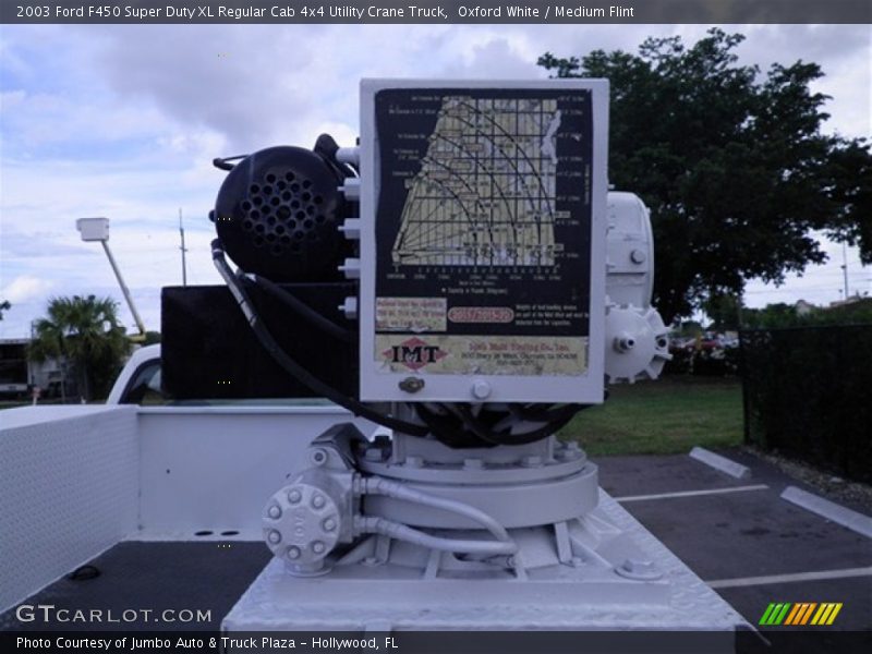 Oxford White / Medium Flint 2003 Ford F450 Super Duty XL Regular Cab 4x4 Utility Crane Truck