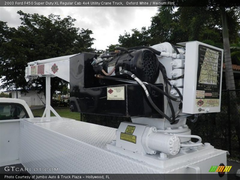 Oxford White / Medium Flint 2003 Ford F450 Super Duty XL Regular Cab 4x4 Utility Crane Truck