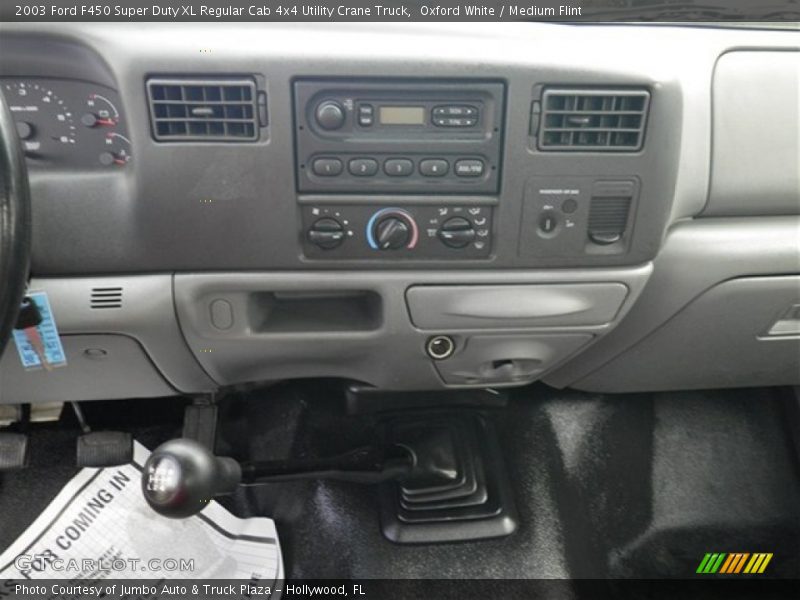 Oxford White / Medium Flint 2003 Ford F450 Super Duty XL Regular Cab 4x4 Utility Crane Truck