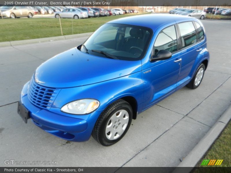 Front 3/4 View of 2005 PT Cruiser 