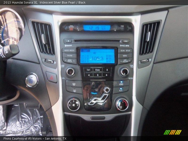 Iridescent Silver Blue Pearl / Black 2013 Hyundai Sonata SE