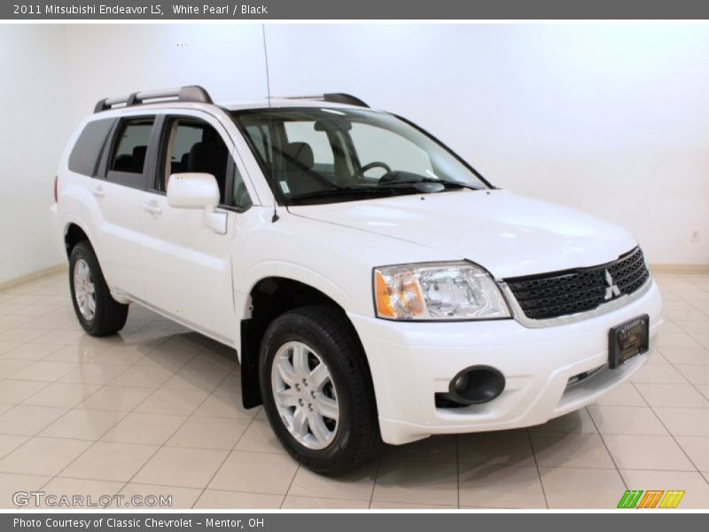 White Pearl / Black 2011 Mitsubishi Endeavor LS