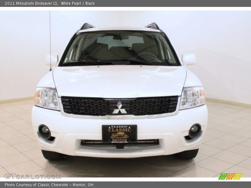 White Pearl / Black 2011 Mitsubishi Endeavor LS
