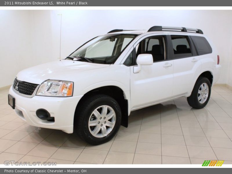 White Pearl / Black 2011 Mitsubishi Endeavor LS