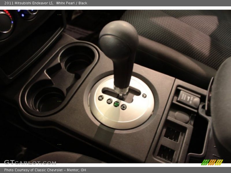 White Pearl / Black 2011 Mitsubishi Endeavor LS