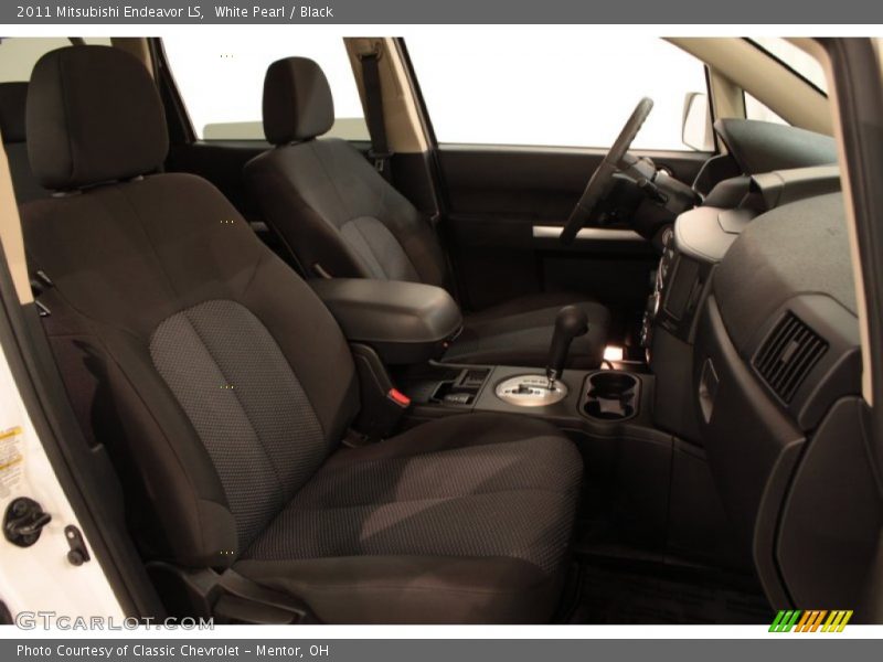 White Pearl / Black 2011 Mitsubishi Endeavor LS