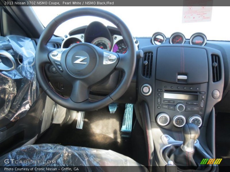 Dashboard of 2013 370Z NISMO Coupe