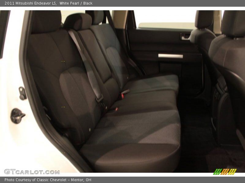 White Pearl / Black 2011 Mitsubishi Endeavor LS