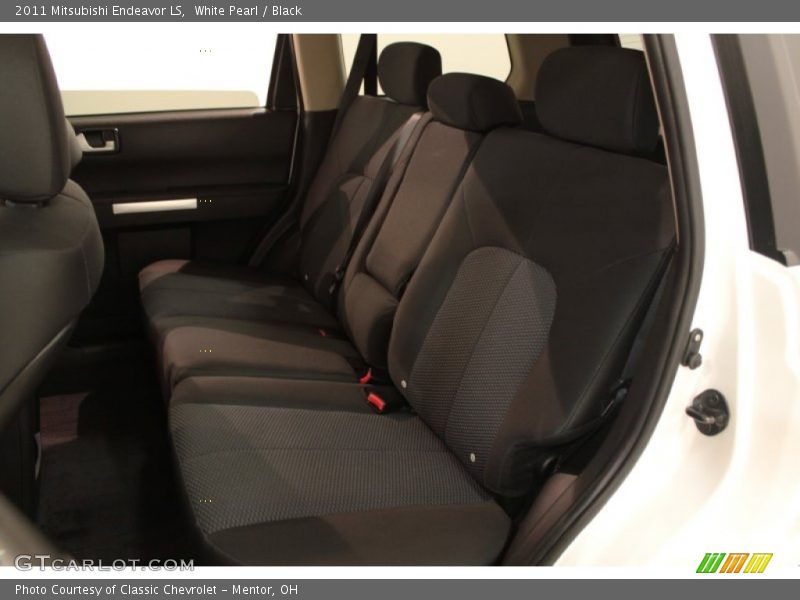 White Pearl / Black 2011 Mitsubishi Endeavor LS