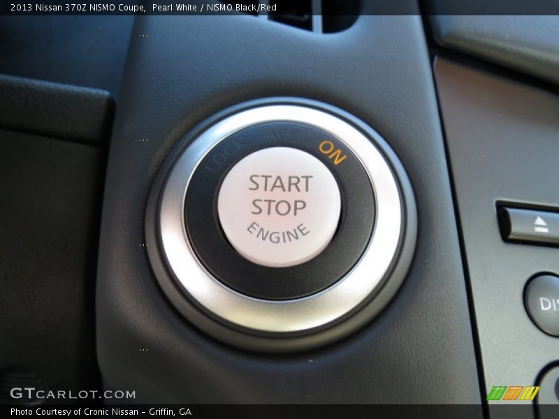 Controls of 2013 370Z NISMO Coupe