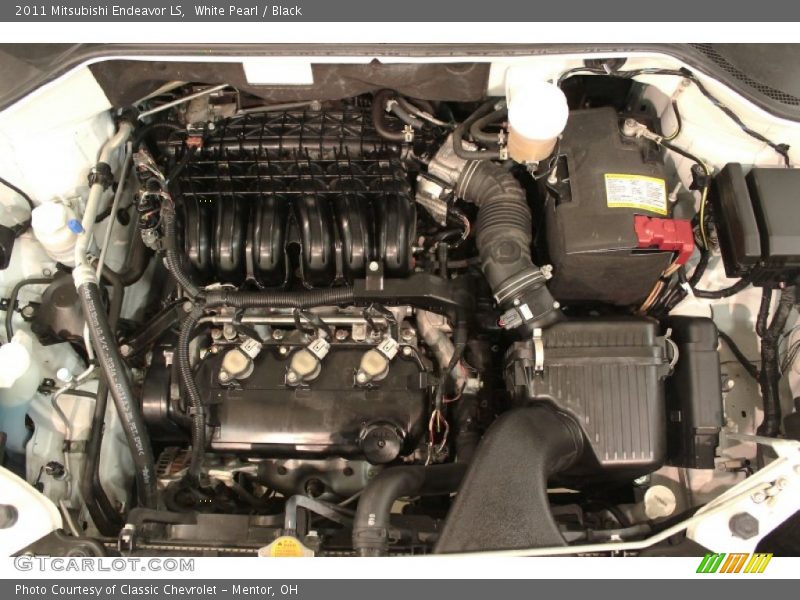 White Pearl / Black 2011 Mitsubishi Endeavor LS