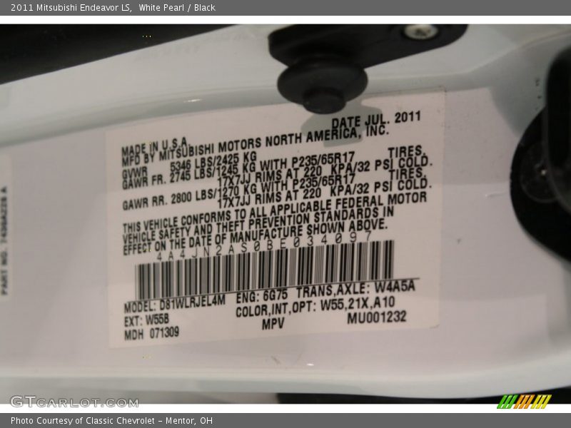 White Pearl / Black 2011 Mitsubishi Endeavor LS