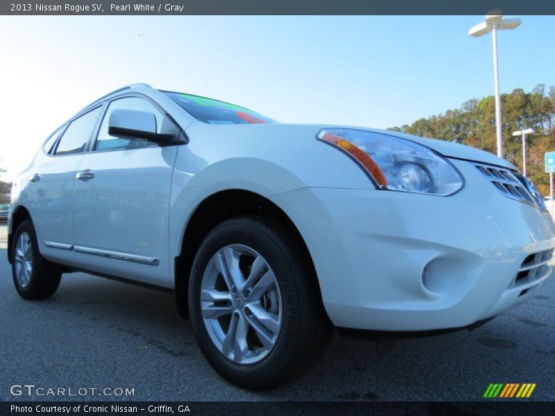 Pearl White / Gray 2013 Nissan Rogue SV