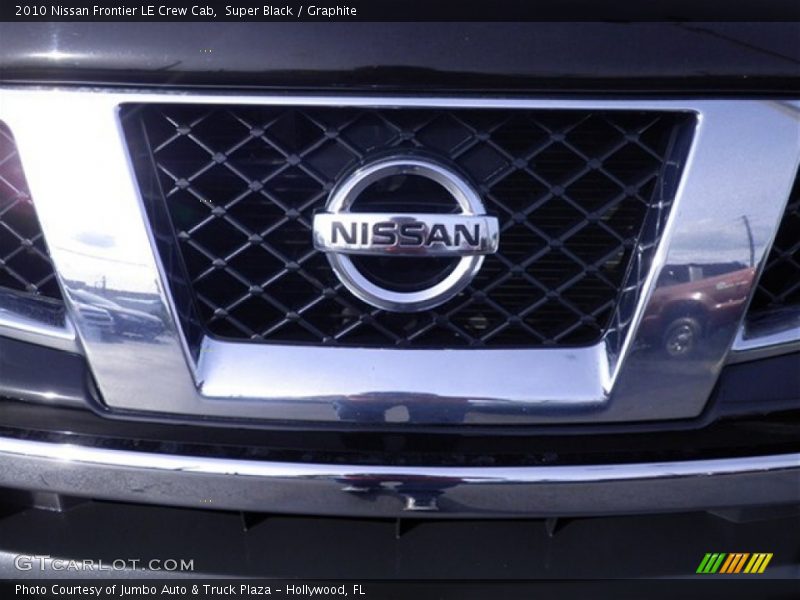 Super Black / Graphite 2010 Nissan Frontier LE Crew Cab