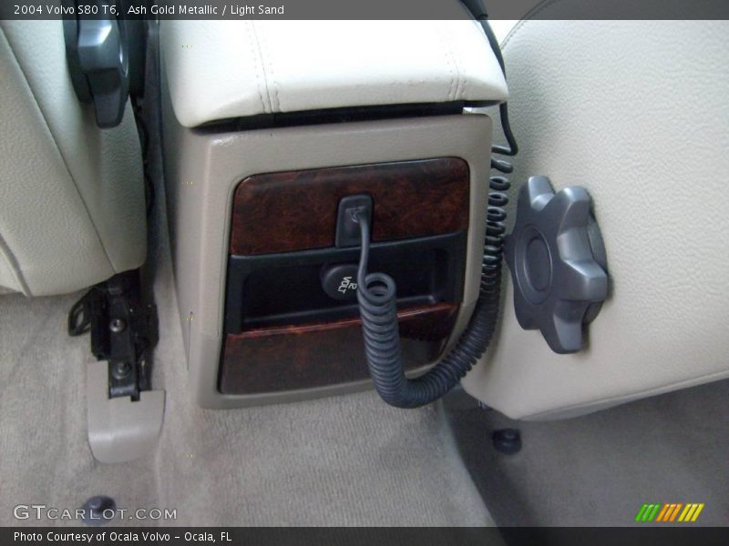 Ash Gold Metallic / Light Sand 2004 Volvo S80 T6