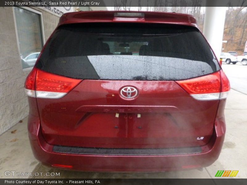 Salsa Red Pearl / Light Gray 2013 Toyota Sienna LE