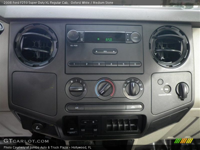 Oxford White / Medium Stone 2008 Ford F250 Super Duty XL Regular Cab
