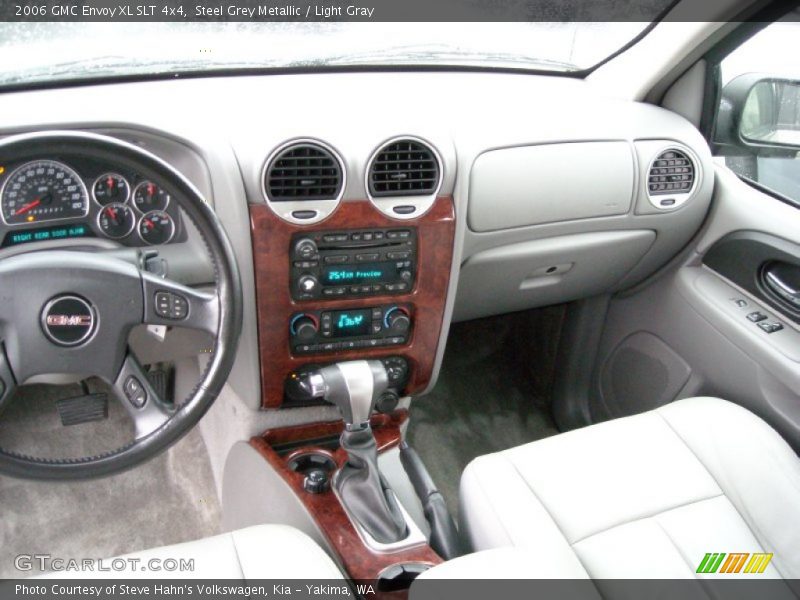 Dashboard of 2006 Envoy XL SLT 4x4