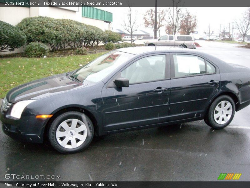 Tuxedo Black Metallic / Medium Light Stone 2009 Ford Fusion S