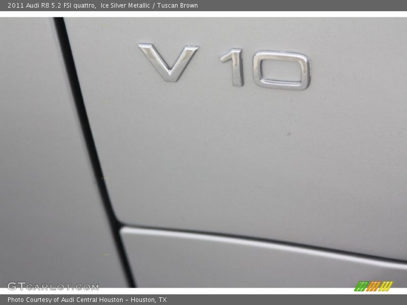 V10 - 2011 Audi R8 5.2 FSI quattro